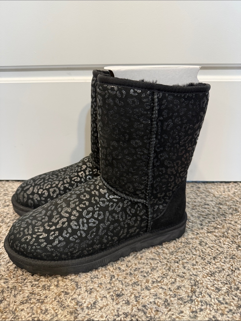 NEW UGG Uggs CLASSIC SHORT SNOW LEOPARD Black Suede Boots 7 - Picture 2 of 9